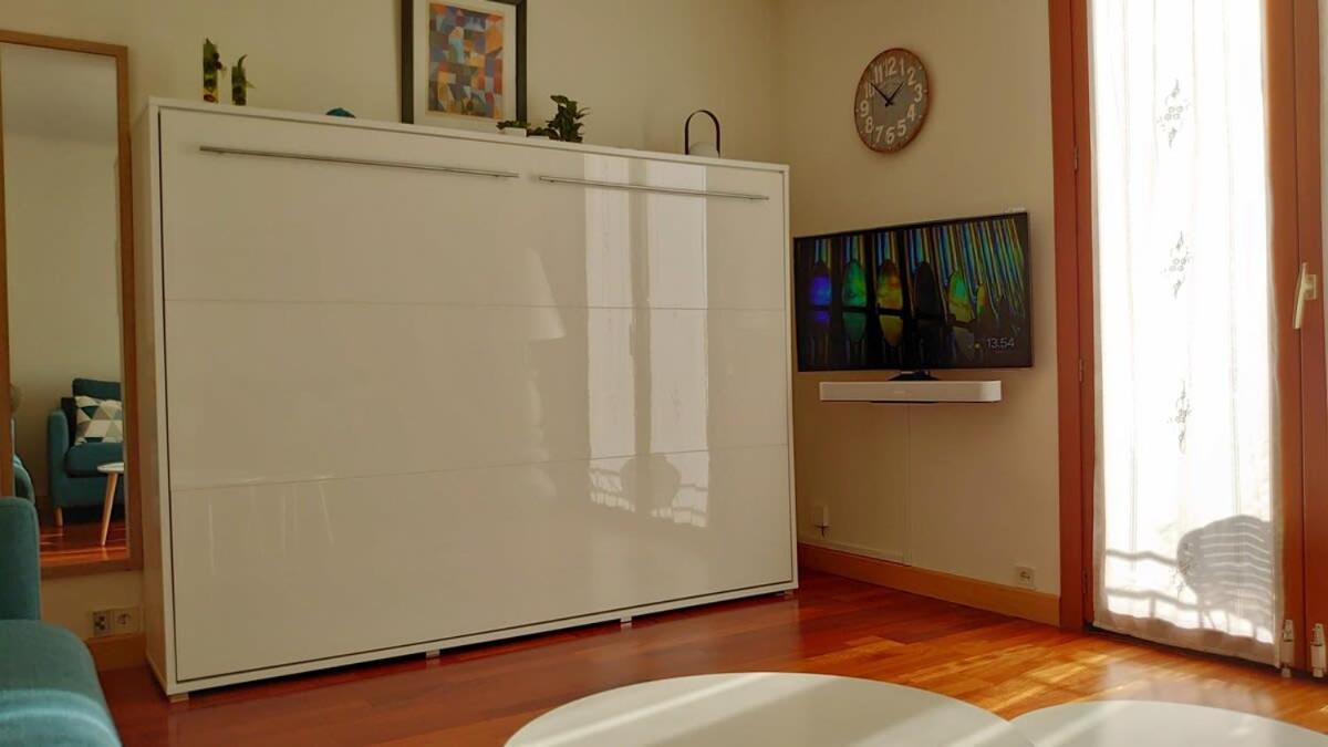 B042-functional With Balcony Suquet * Cannes