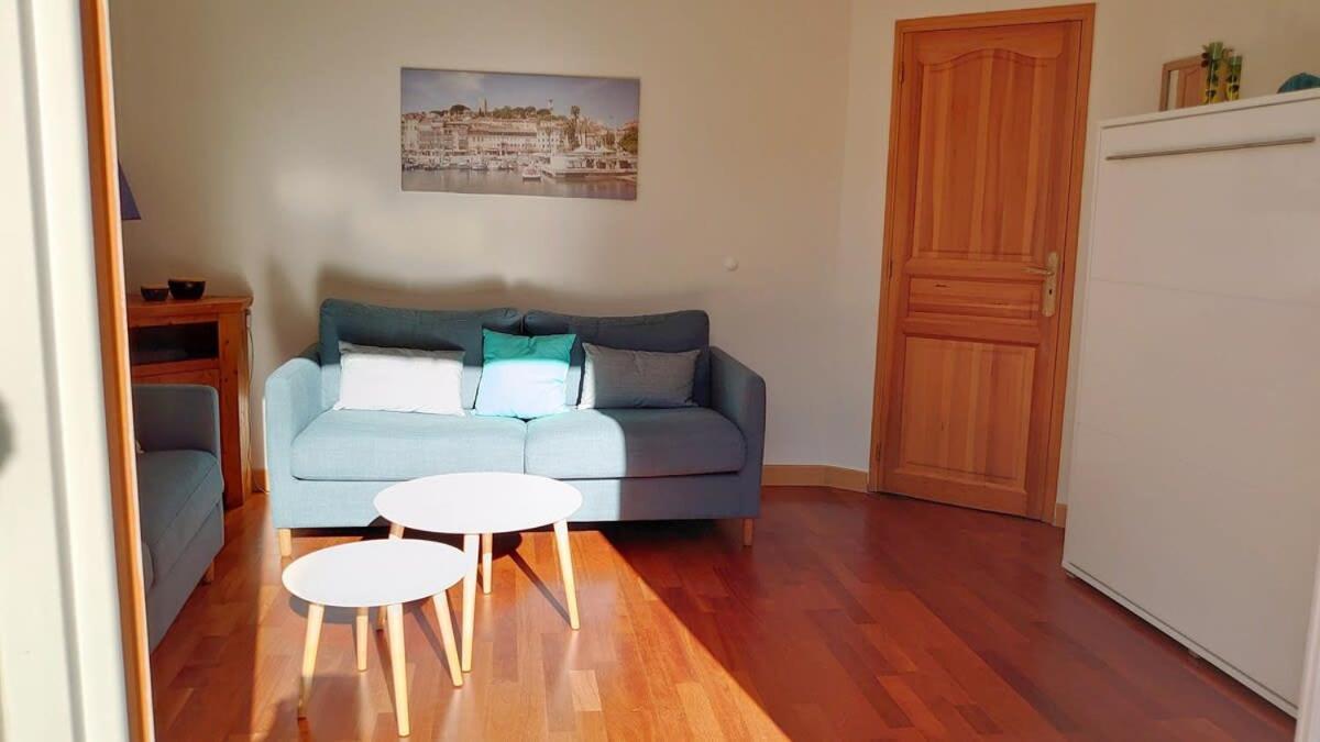 B042-functional With Balcony Suquet Appartement Cannes