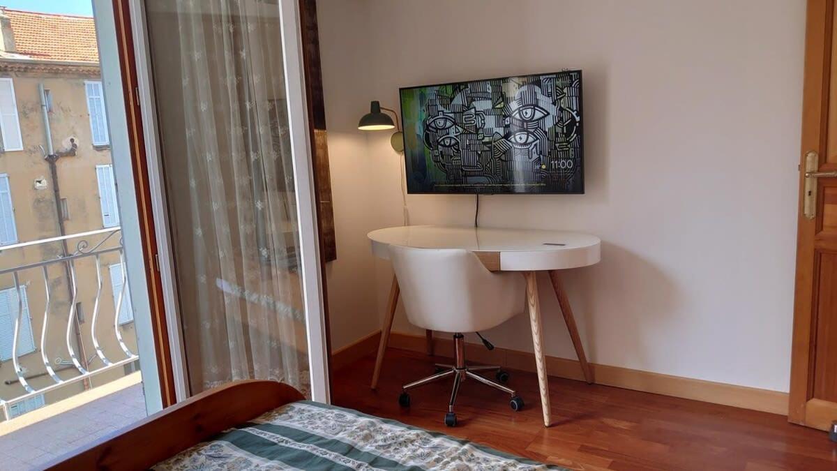 B042-functional With Balcony Suquet Appartement