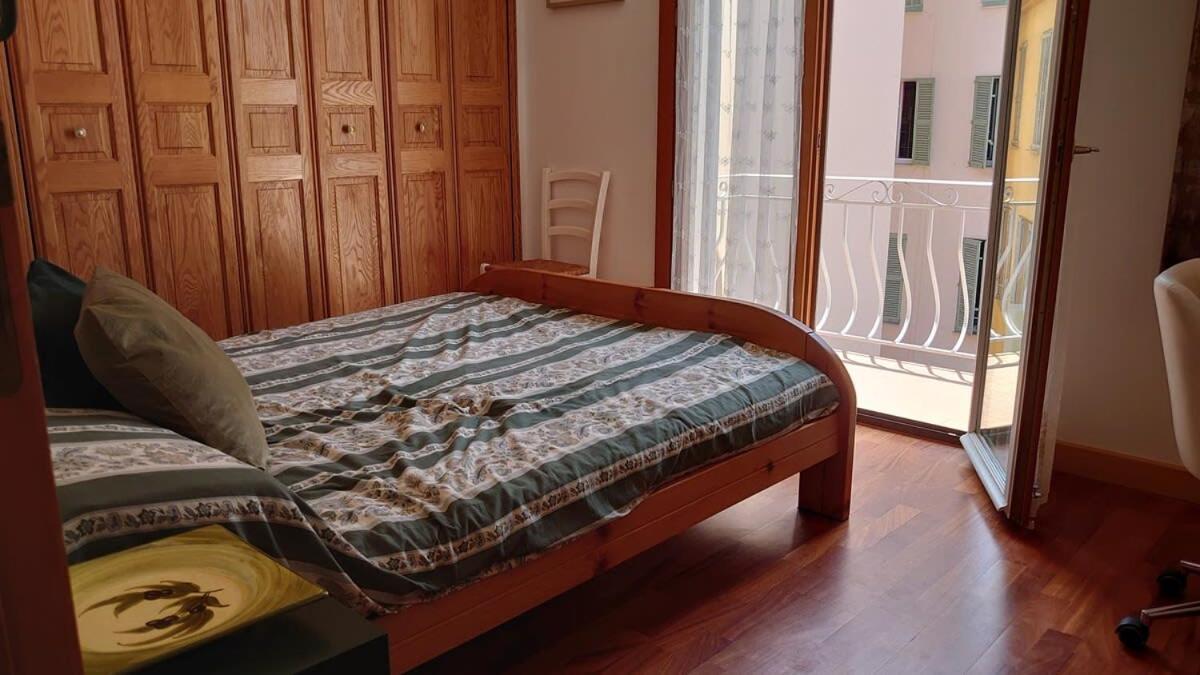 B042-functional With Balcony Suquet Appartement