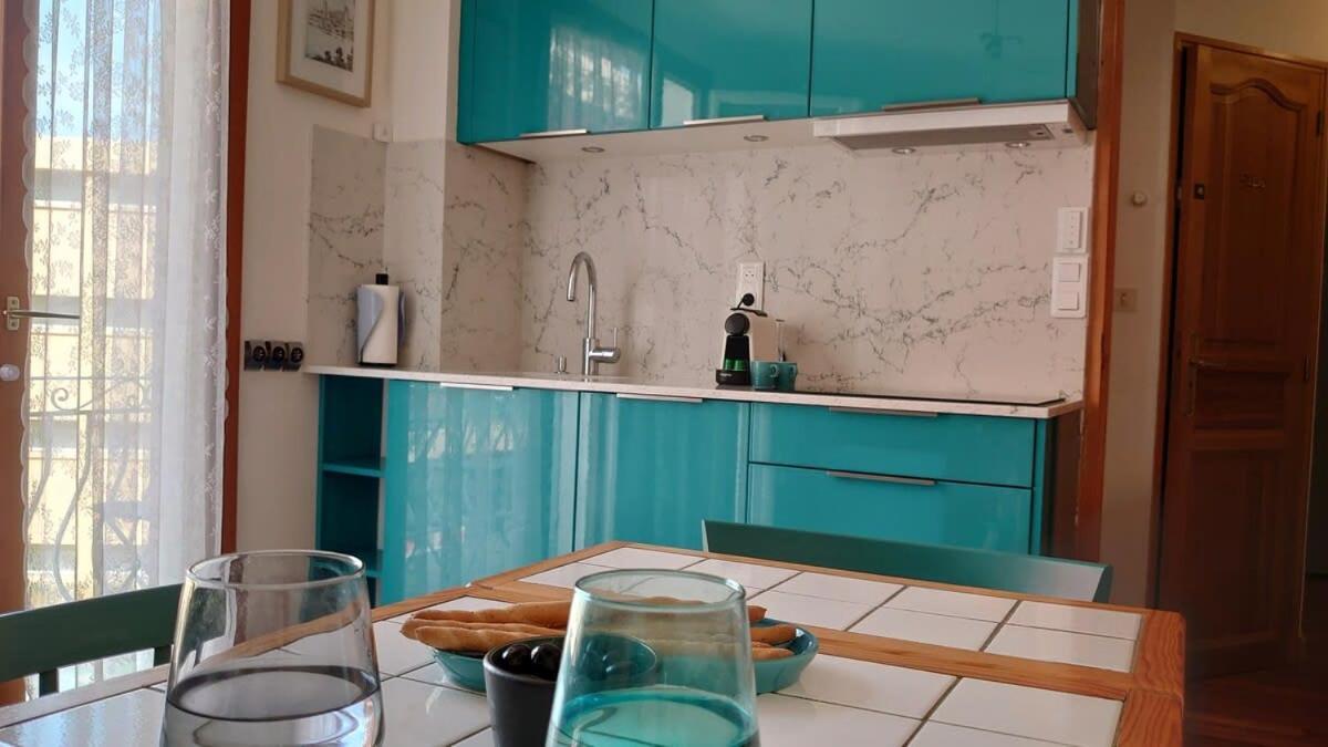 B042-functional With Balcony Suquet *