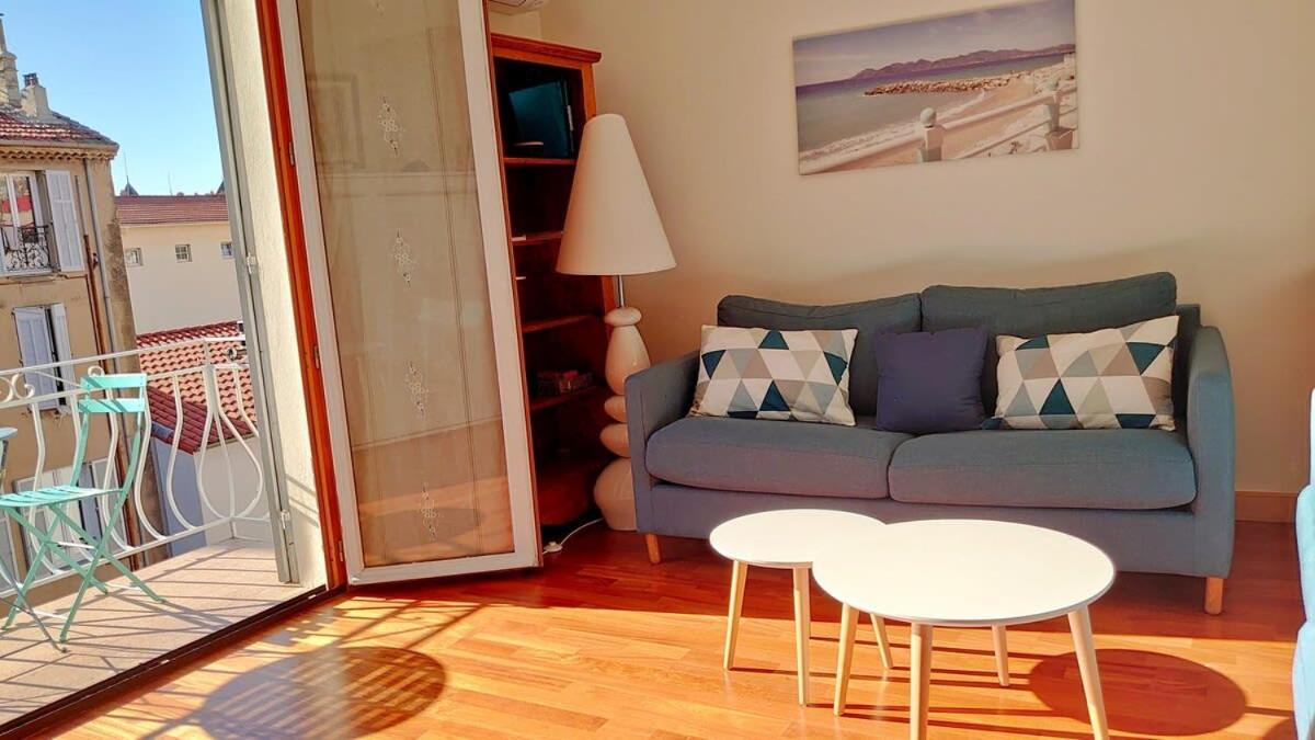 B042-functional With Balcony Suquet Apartment *