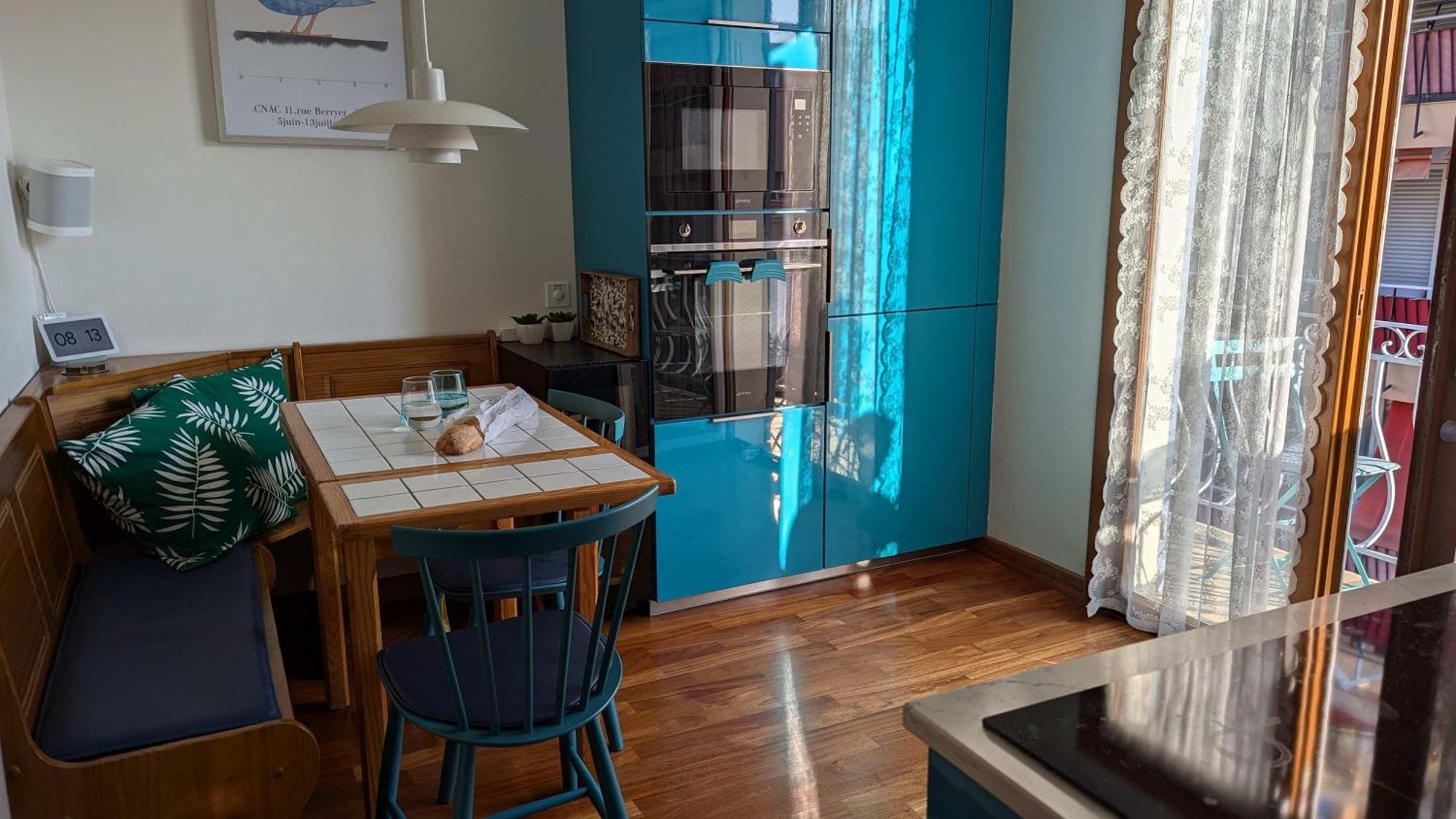 B042-functional With Balcony Suquet Apartment Cannes