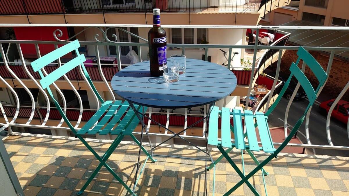 B042-functional With Balcony Suquet Apartment